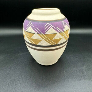 Sioux Handcrafted Pottery Vase Signed Native American Art SPRCSD